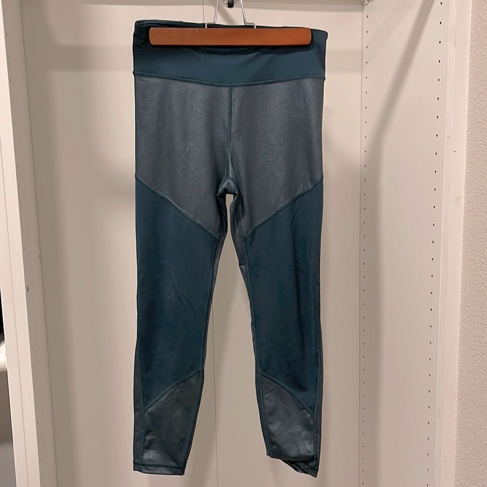Gap Fit shimmery leggings size small